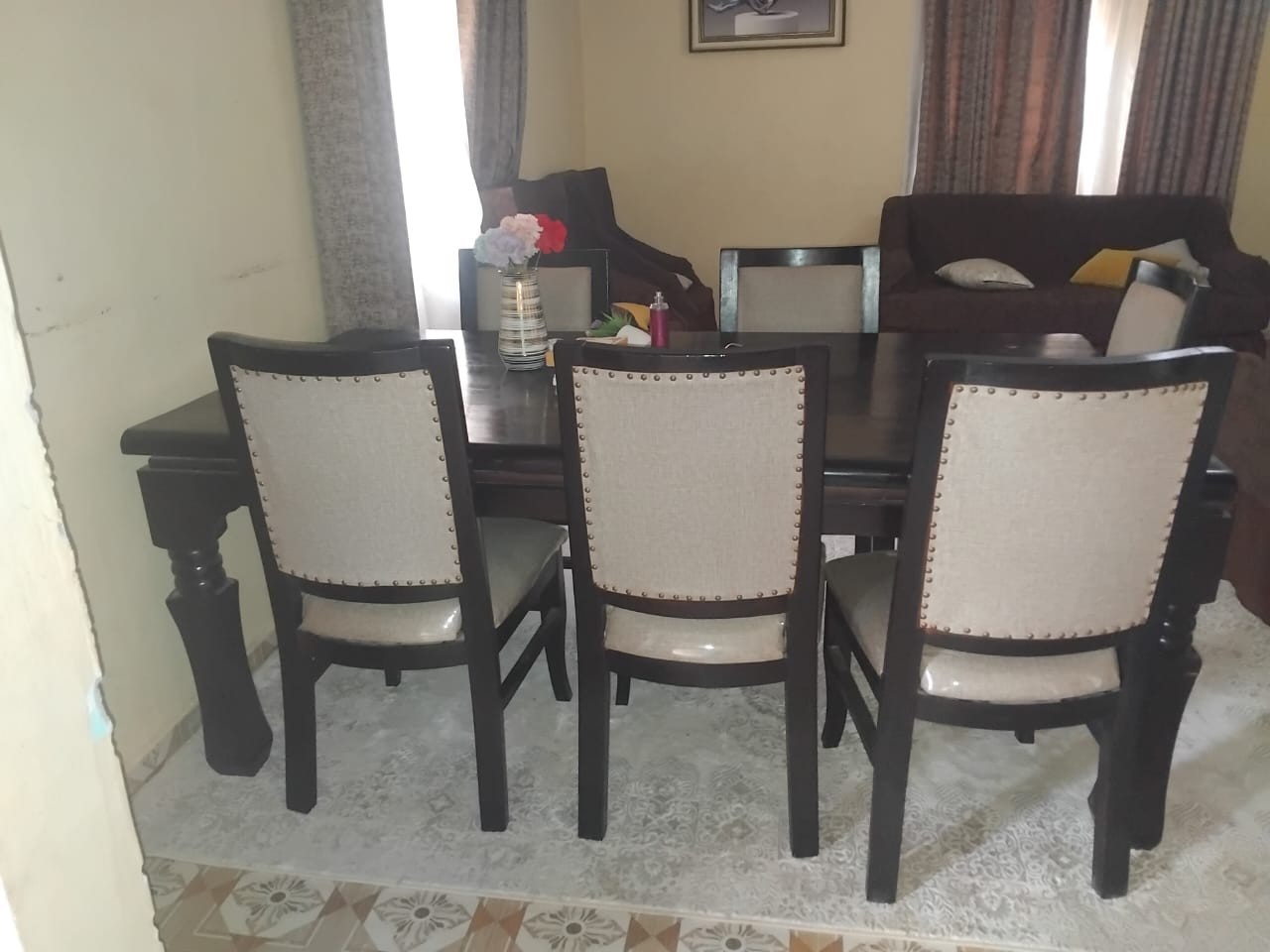 Second hand six seater dinning set