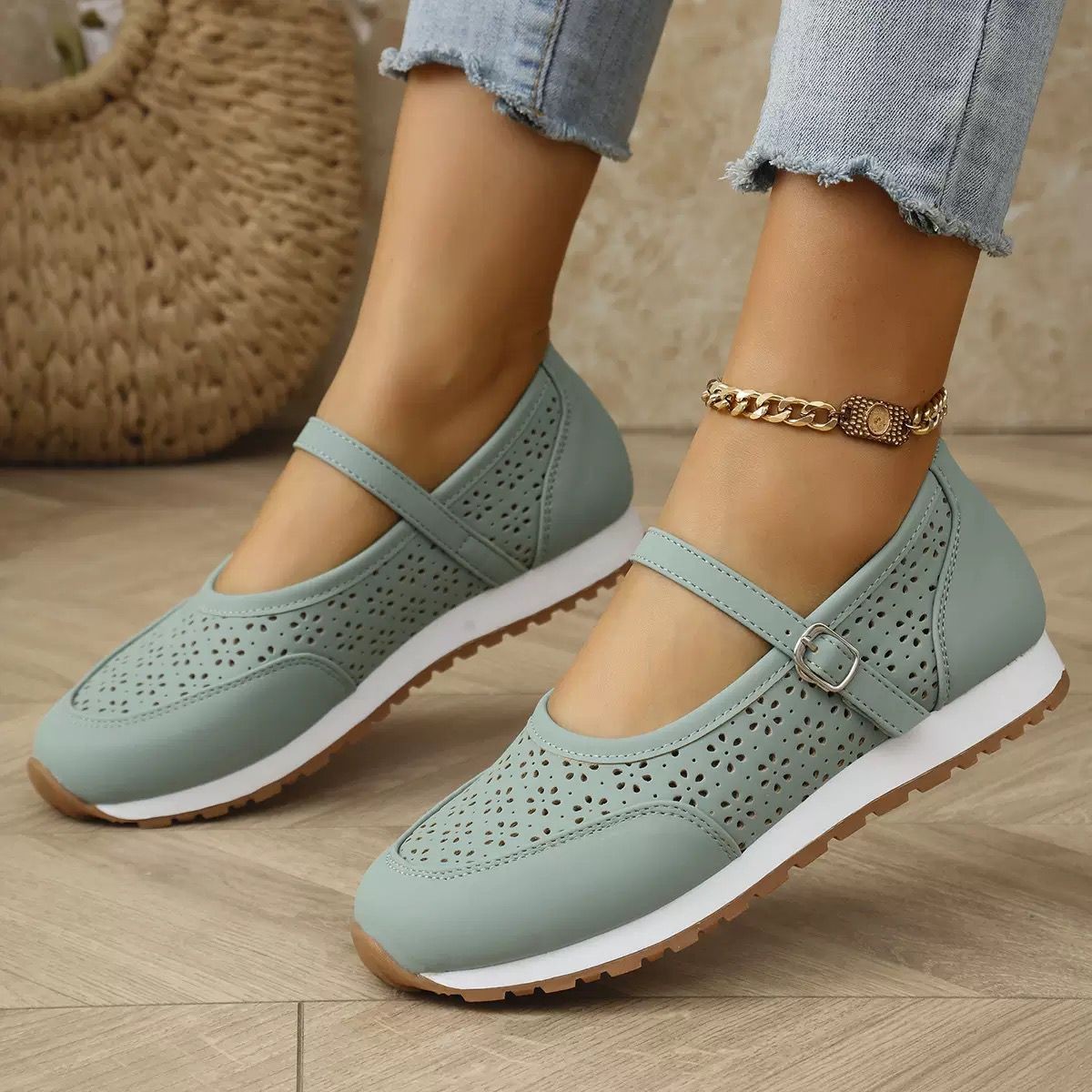 Mary Janes Sneakers.